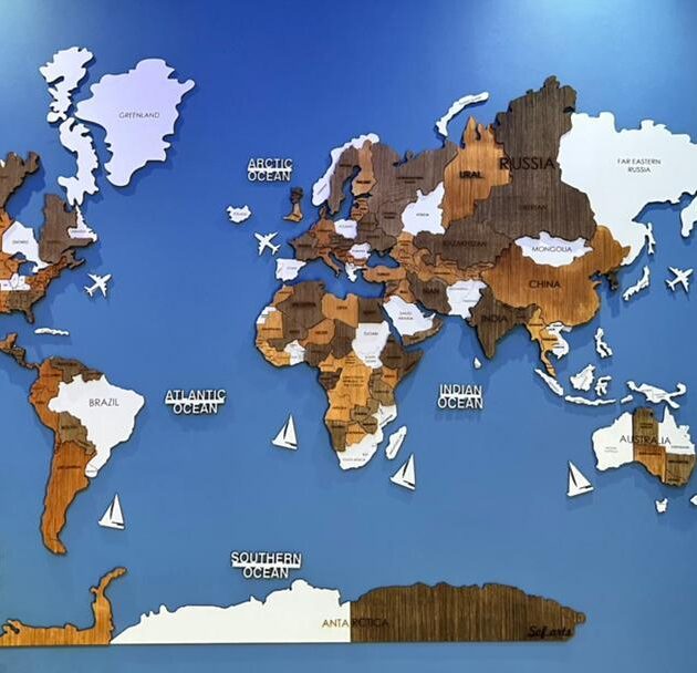 خريطة العالم الخشبية
